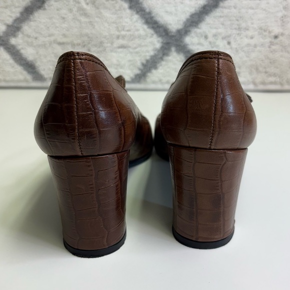 Stuart Weitzman Women’s 9 Brown Alligator Mary Jane Block Heel Faux Button Shoes - Picture 4 of 10